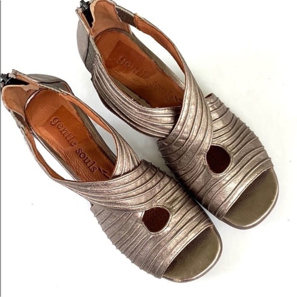 Like new Gentle Souls / Kenneth Cole
Leather Heels Size 6.5 - Picture 3 of 8